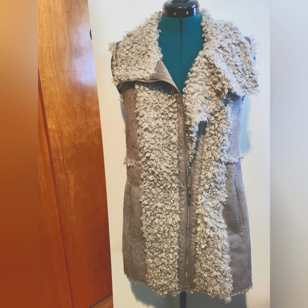 Like New Kensie Vest, Size Small